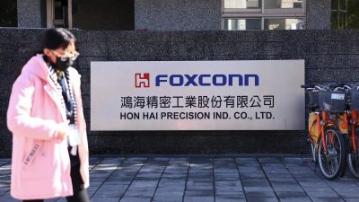 Власти Китая проводят проверки в компании Foxconn, так как её основатель баллотируется в президенты Тайваня