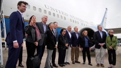 Шумер встретился с партийным секретарём Шанхая во время поездки в Китай