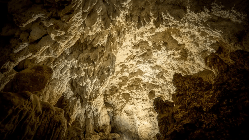 По всему миру найдены свидетельства существования маленьких людей Пещера Лян Буа или пещера хоббитов на острове Флорес в Индонезии с Homo floresiensis. ( Getty image) | Epoch Times Россия