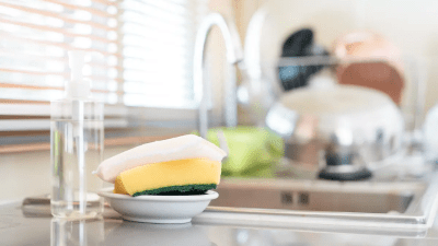 Как тщательно очистить кухонную губку