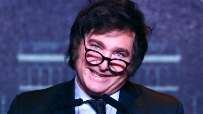 Новый президент Аргентины отказался от двух главных предвыборных тезисов