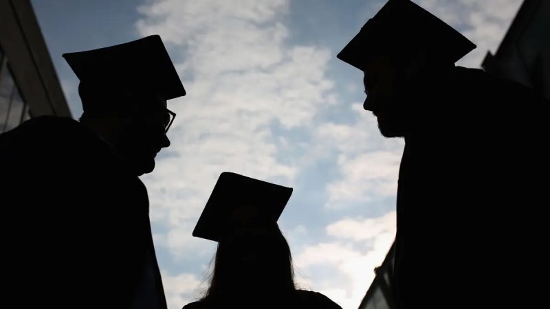 Количество диссертаций в России за год сократилось на 22% Фото: Dan Kitwood/Getty Images