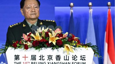 После нападок на США Китай заявил, что хочет улучшить военные связи с Вашингтоном