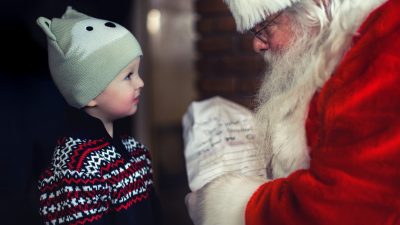 В России началась доставка писем Деду Морозу