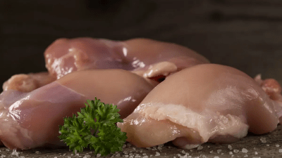 Куриные бёдра с помидорами черри: вкусный и быстрый ужин