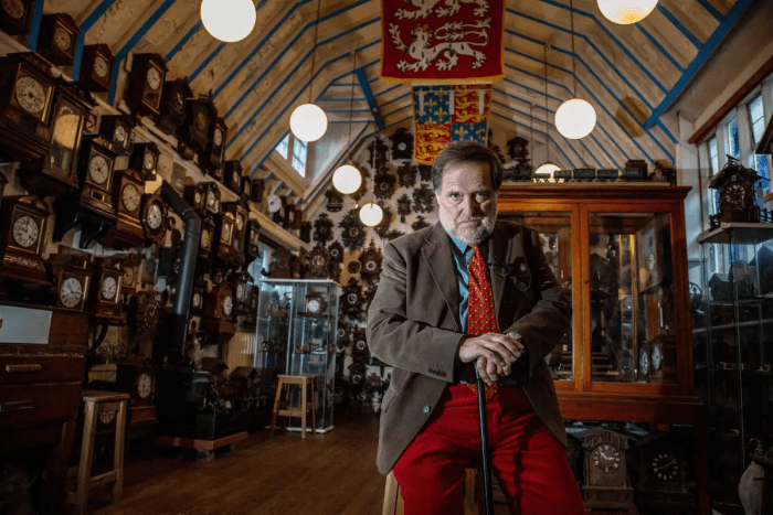 Братья собрали самую большую в мире коллекцию часов с кукушкой