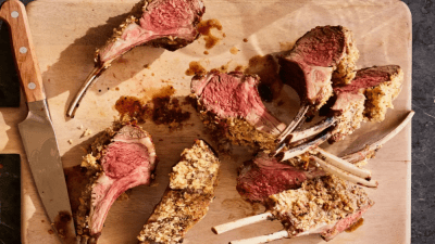 Рёбрышки ягнёнка с дижонской горчицей в панировке