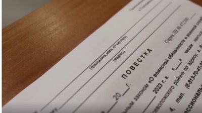 В Петербурге мигрантам вручили повестки при получении гражданства РФ