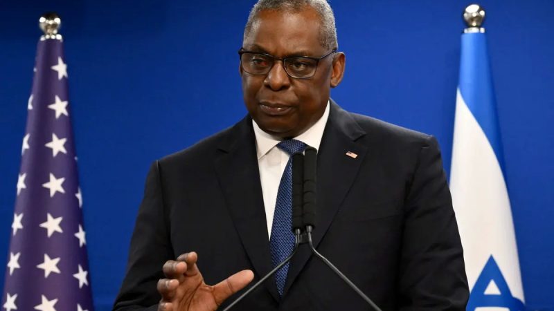 Пентагон объявляет об операции по противодействию нападениям хуситов в Красном море Министр обороны США Ллойд Остин выступает на совместной пресс-конференции с министром обороны Израиля в Тель-Авиве, Израиль, 18 декабря 2023 года. (Alberto Pizzoli/AFP via Getty Images)
| Epoch Times Россия