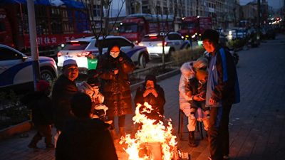 Холода охватили большую часть Китая, особенно трудно лишившимся жилья после землетрясения