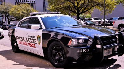 Террорист напал на туристов в Париже, есть погибший