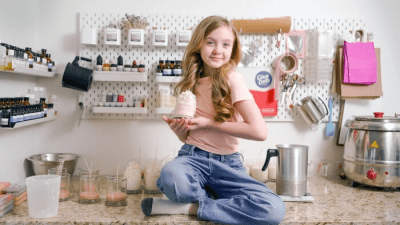 Из-за школьного буллинга девочка перешла на домашнее обучение, обрела уверенность и открыла успешный бизнес