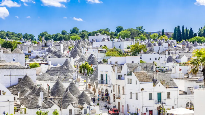 Жилища из известняка, трулли, построенные без раствора, встречаются по всей Апулии. (Takashi Images/Shutterstock) | Epoch Times Россия