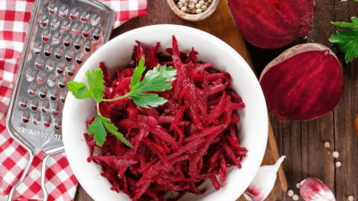 Салат из сырой свёклы: вкусное блюдо для утреннего детокса