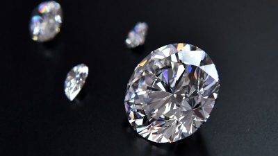 Евросоюз включил в санкционный список алмазодобывающую «Алросу»