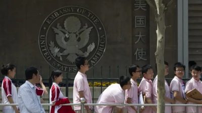 Десятки китайских студентов депортированы при въезде в США