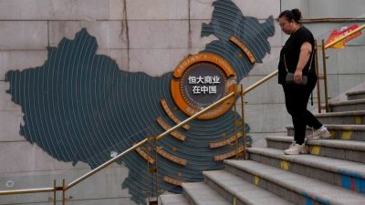 Китай расширяет доступ к кредитам для застройщиков, стремясь положить конец кризису