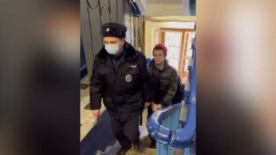 В Москве задержали трёх хулиганов, бегавших в метро по крышам вагонов (видео)