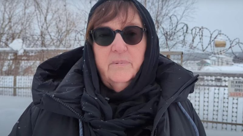 Лишний предмет для дошкольников. Найти лишний предмет. Запишите названия предметов. Назови предметы запиши названия. Запиши предмет который может быть.