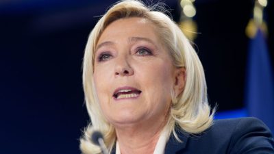 Ле Пен прокомментировала заявления Макрона о возможной отправке войск в Украину