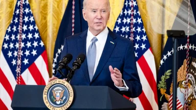 Белый дом критикует левые СМИ за «ложные статьи» о Байдене