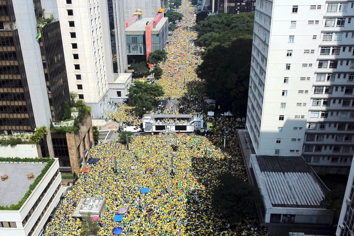 Бывший президент Бразилии собирает сторонников на фоне политического преследования из-за предполагаемого переворота