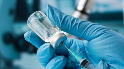 Житель Германии сделал более 200 прививок от коронавируса