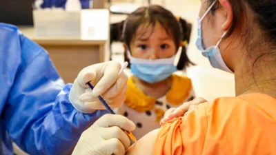 Китайцы с побочными эффектами вакцин пытаются потребовать защиты на сессии Всекитайского собрания народных представителей