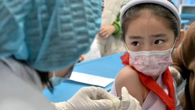 Во время двух сессий в Пекине власти задерживали пострадавших от вакцины апеллянтов