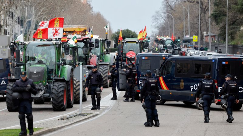 В центре Варшавы проходят массовые протесты фермеров Фото: Протесты фермеров в Польше. (OSCAR DEL POZO/AFP via Getty Images)