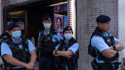 Предприятия в Гонконге закрываются под давлением властей