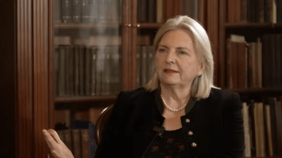 Экс-глава МИД Австрии Кнайсль сообщила об окончательном переезде в Россию