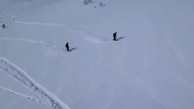 Сход лавины на сноубордиста в Хакасии попал на видео