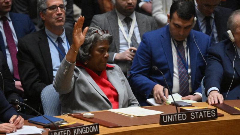 Посол США в ООН Линда Томас-Гринфилд воздержалась при голосовании по резолюции, призывающей к немедленному прекращению огня в Газе во время заседания Совета Безопасности ООН по ситуации в палестинском вопросе в штаб-квартире ООН в Нью-Йорке 25 марта 2024 года. (Angela Weiss/AFP via Getty Images) | Epoch Times Россия