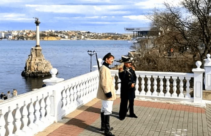 Театральная экскурсия по мотивам рассказов Льва Толстого на улицах Севастополя