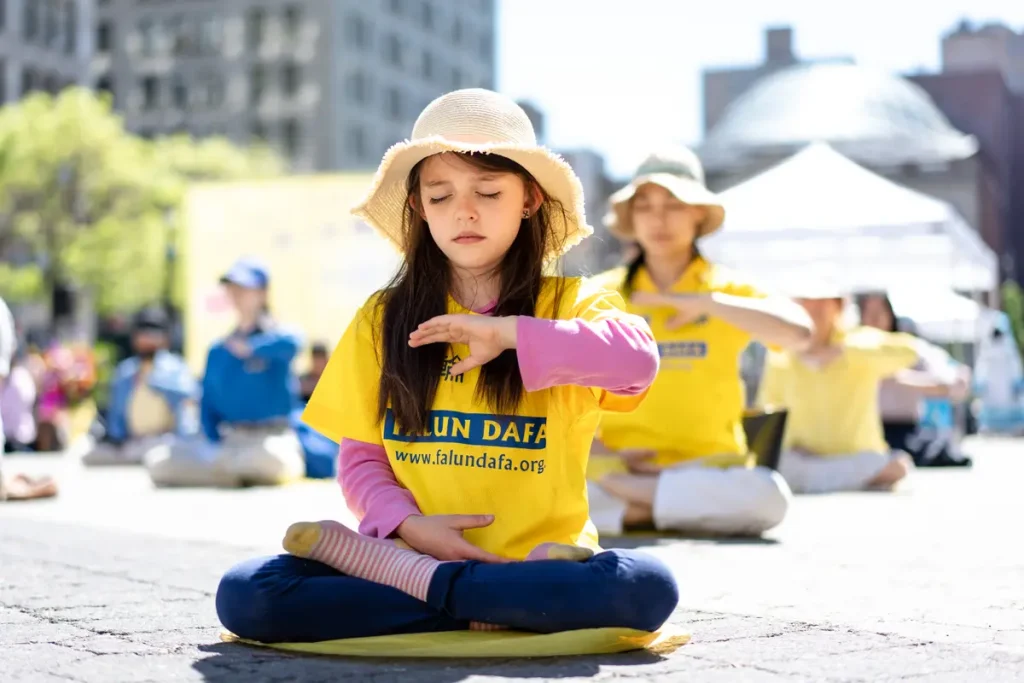 Мать помогает дочери-подростку избежать трансгендерности