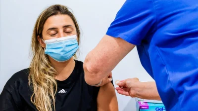 Как и когда вакцины против COVID-19 влияют на менструальный цикл