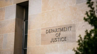 Китайский миллиардер признал себя виновным в пожертвовании «соломы» в Нью-Йорке