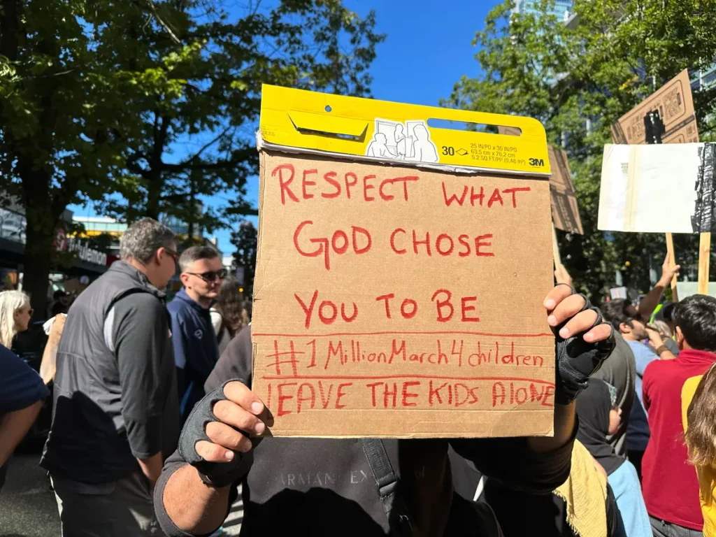 Мать помогает дочери-подростку избежать трансгендерности