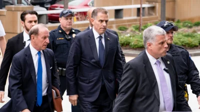 Республиканцы продвигают слушания по импичменту, несмотря на неявку Хантера Байдена