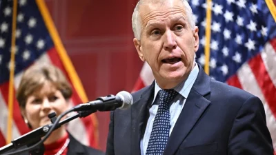 Фанатка TikTok угрожает смертью сенатору США