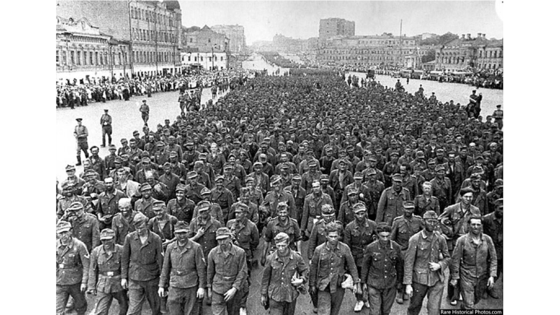 По улицам Москвы провожали колонну из 20 тысяч немецких военнопленных. (Public Domain) | Epoch Times Россия