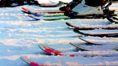 Тренер сборной РФ призвал не искать виноватых в массовом падении лыжниц в Сочи (видео)