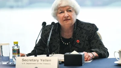 Джанет Йеллен требует от Китая не раскачивать «глобальную экономику»