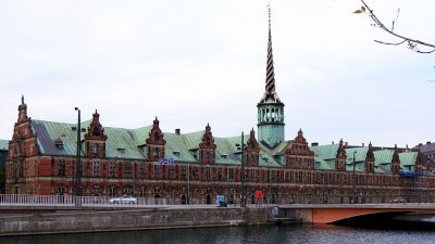 Пожар в Копенгагене: сгорела 400-летняя биржа Берсен