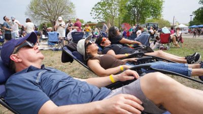 Солнечное затмение увидели более 32 млн жителей Земли (фото, видео)