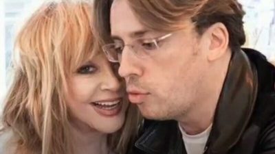 В свой 75-летний юбилей Алла Пугачёва выпустила песню «Жизнь слишком хороша»