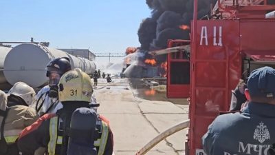 В Омске горят резервуары с топливом, пожар локализован (видео)