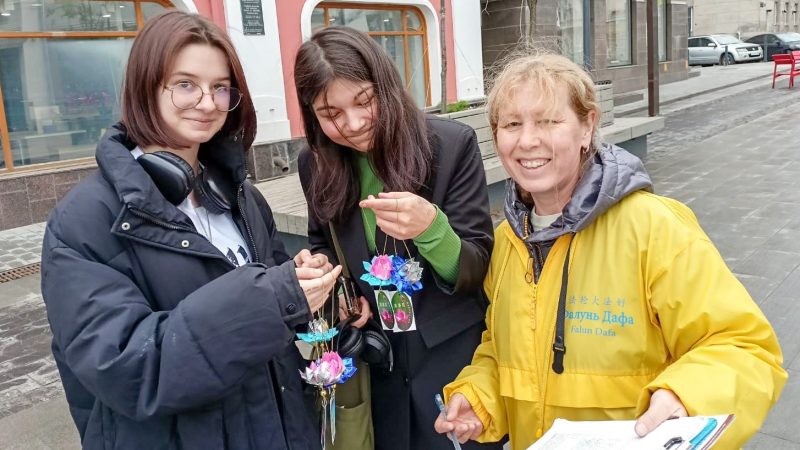 В Нижнем Новгороде 25 апреля прошёл Информационный день о мирном обращении к правительству Китая практикующих Фалуньгун. (Фото: Н. Михайлова) | Epoch Times Россия