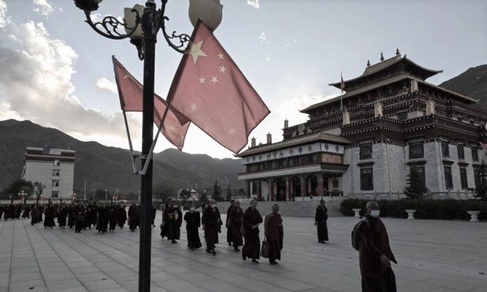 Более 20 человек погибло во время студенческих протестов в Тибете, китайские СМИ молчат, сказал очевидец